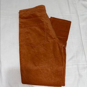 Never worn ! Velvet pants shaped as jeans